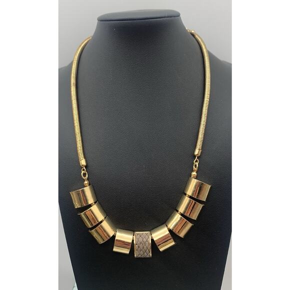 Chunky Gold Tone Necklace With Reptile Look Accent - Picture 1 of 5